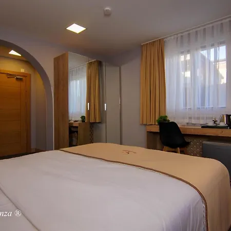 Casa Constanza Garni Hotel *